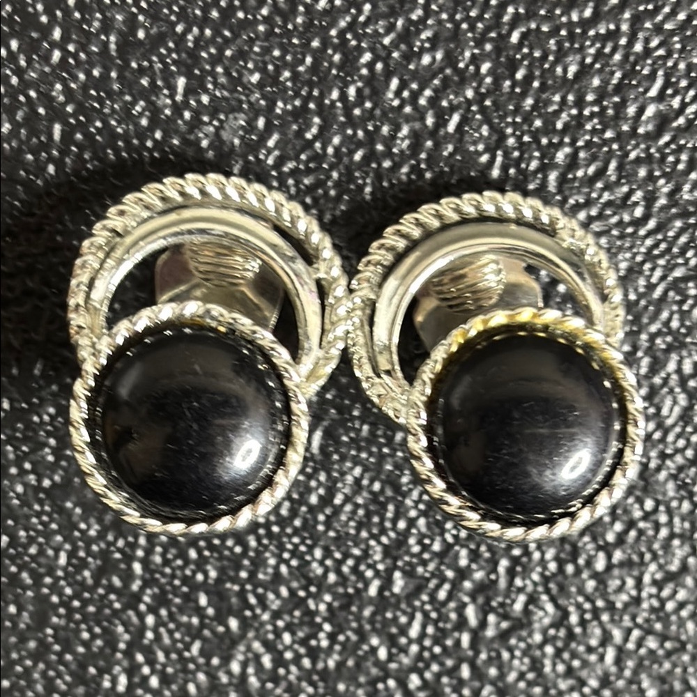Vintage Sarah Coventry Bold & Beautiful Elegant Black Silver Clip On Earrings